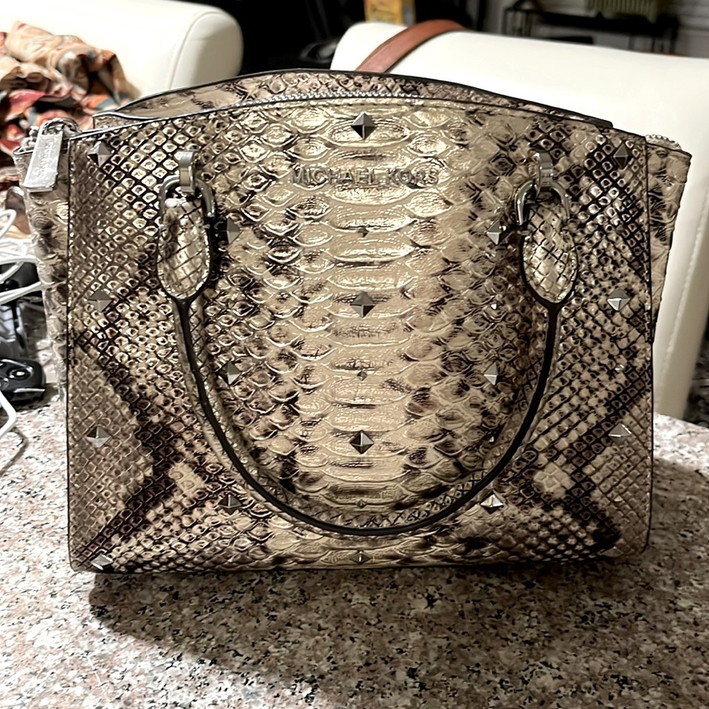 Elegant leather grommets Snakeskin  Michael      Kors 👜